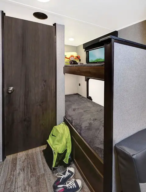 travel trailer under 3000 lbs with bathroom